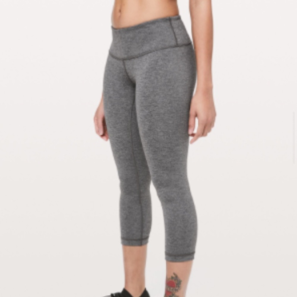 Lululemon Women’s Wunder Under Crop Leggings Size 6 Mid Rise Luxtreme 21” Yoga